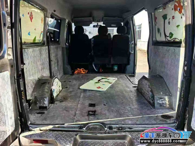 18年上汽大通V80轿车抵押车出售