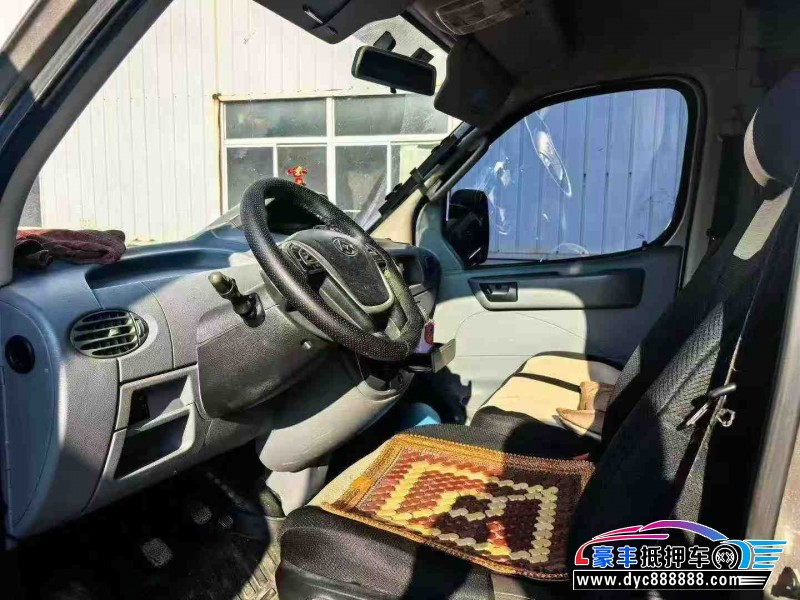 18年上汽大通V80轿车抵押车出售