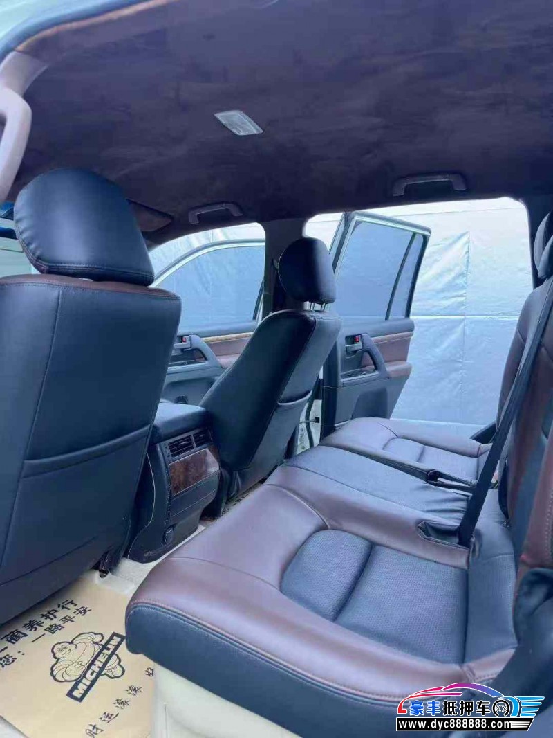 15年丰田兰德酷路泽（陆巡）轿车抵押车出售