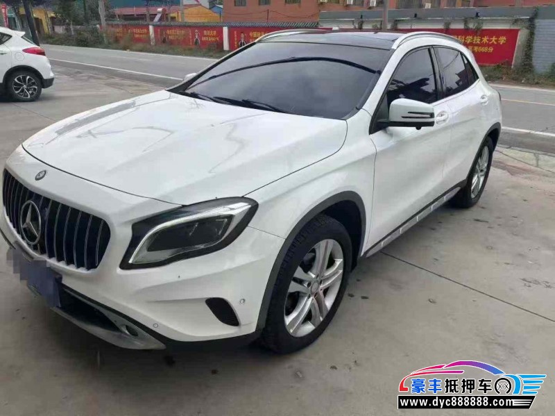 16年奔驰GLA轿车抵押车出售