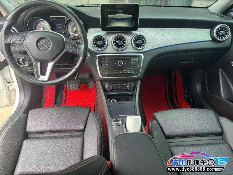 16年奔驰GLA轿车抵押车出售