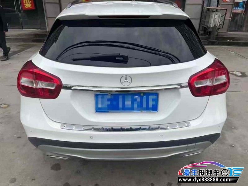 16年奔驰GLA轿车抵押车出售