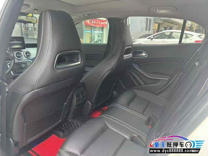 16年奔驰GLA轿车抵押车出售