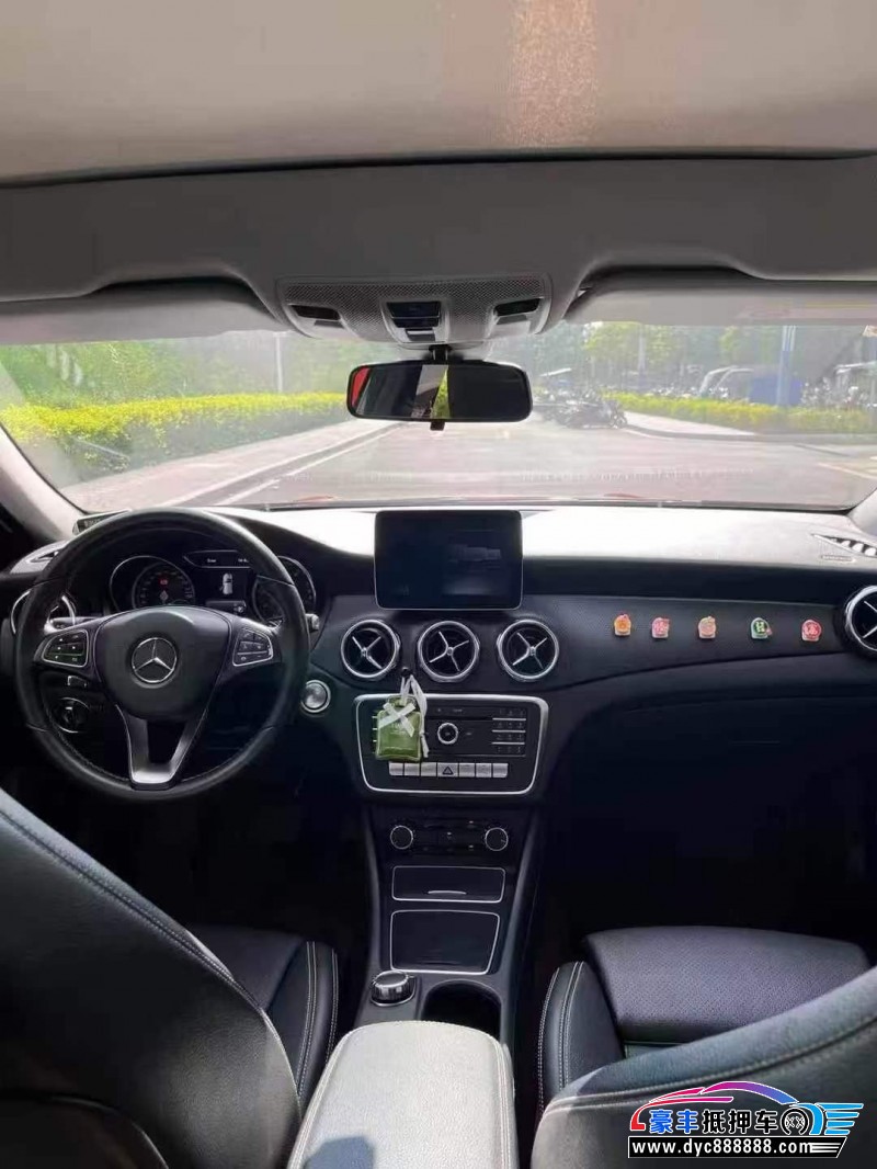 18年奔驰GLA轿车抵押车出售