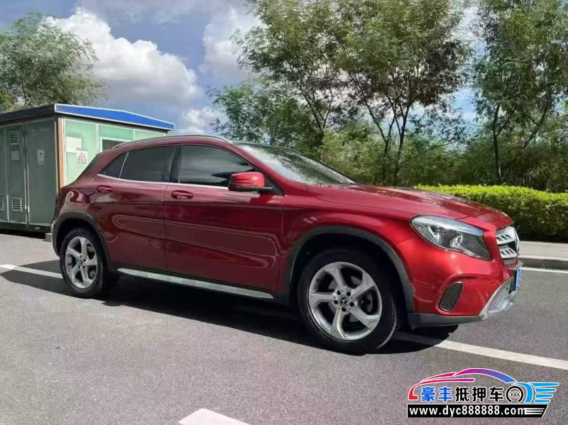 18年奔驰GLA轿车抵押车出售