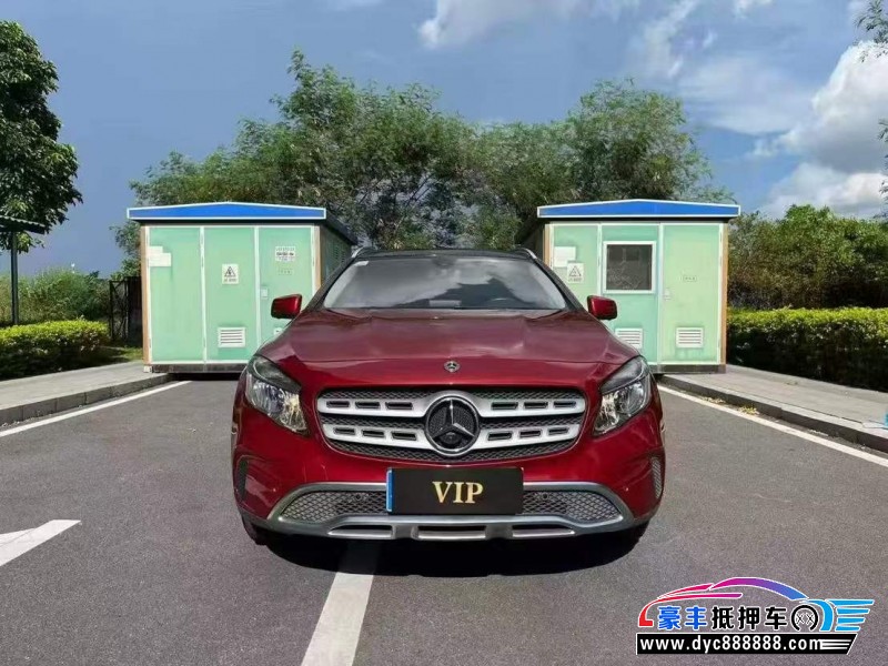 18年奔驰GLA轿车抵押车出售