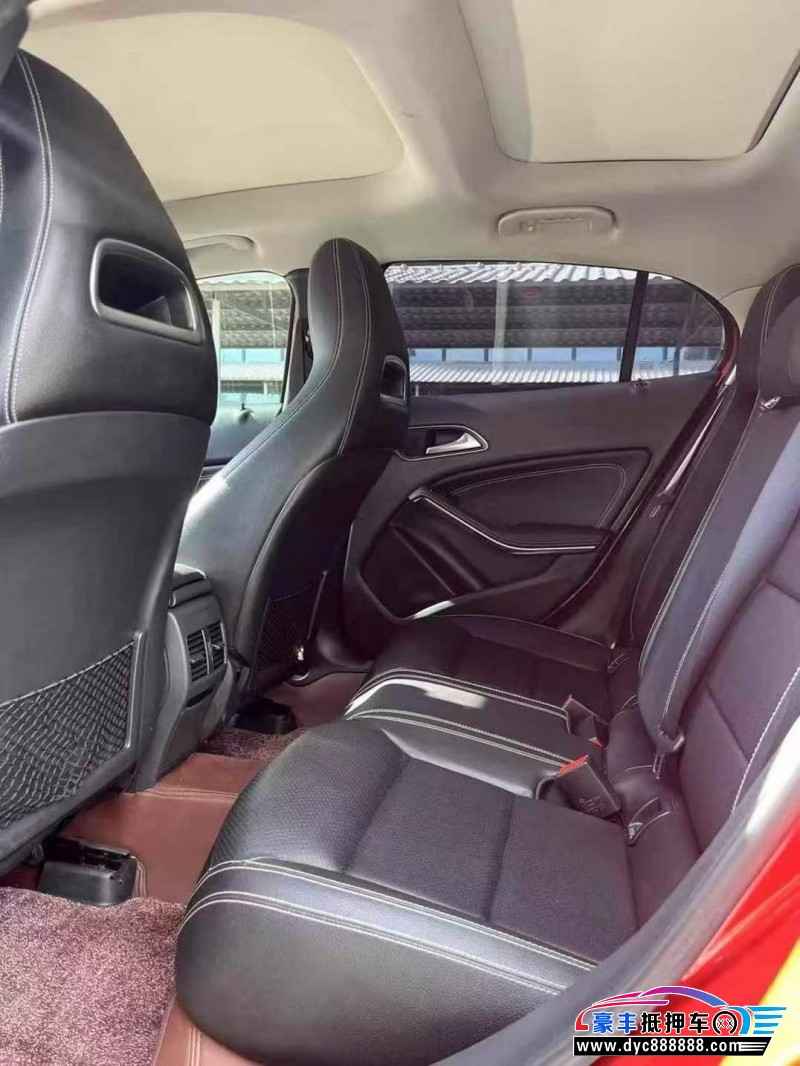 18年奔驰GLA轿车抵押车出售