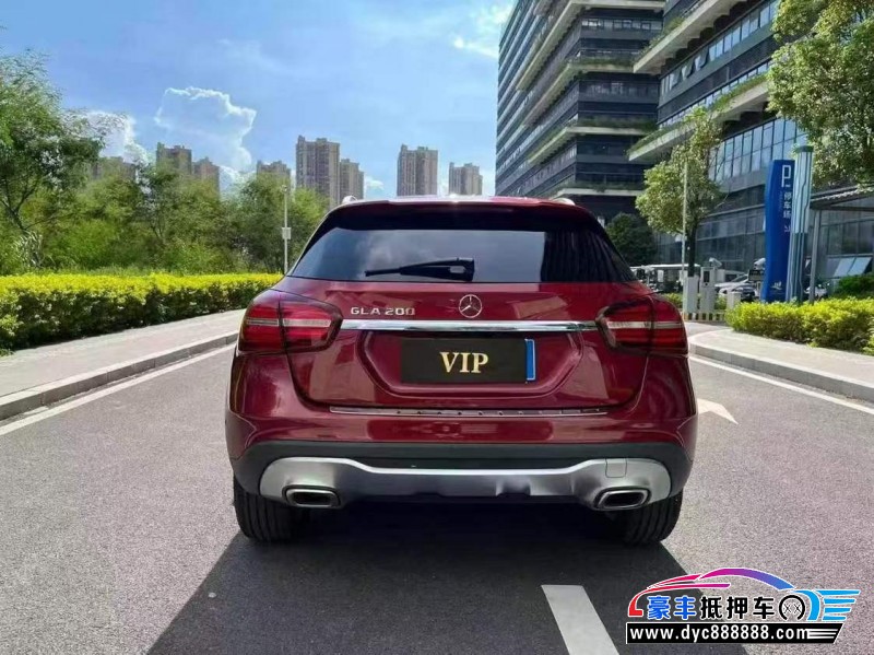 18年奔驰GLA轿车抵押车出售