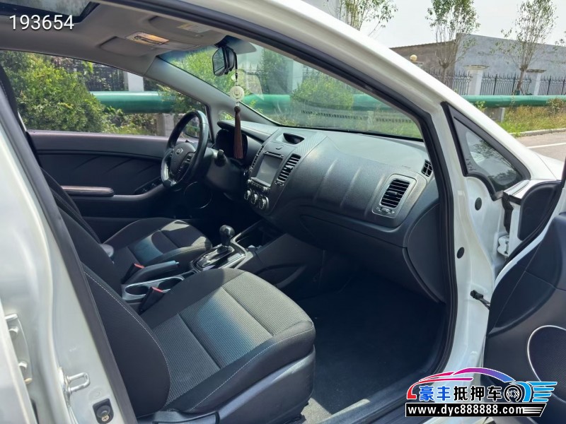 16年起亚K3轿车抵押车出售