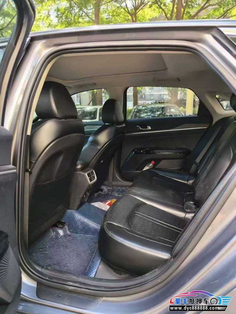 21年起亚K5轿车抵押车出售