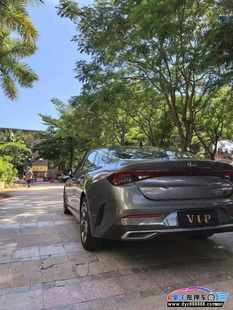 21年起亚K5轿车抵押车出售