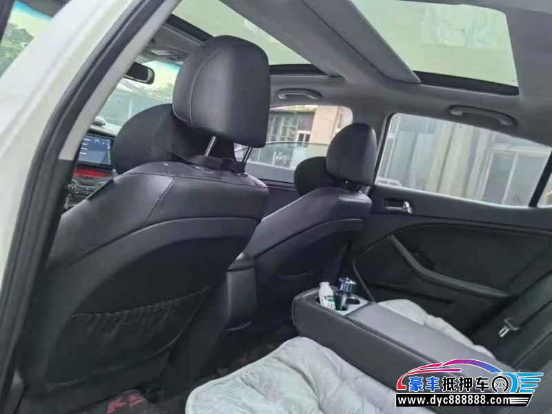 12年起亚K5轿车抵押车出售