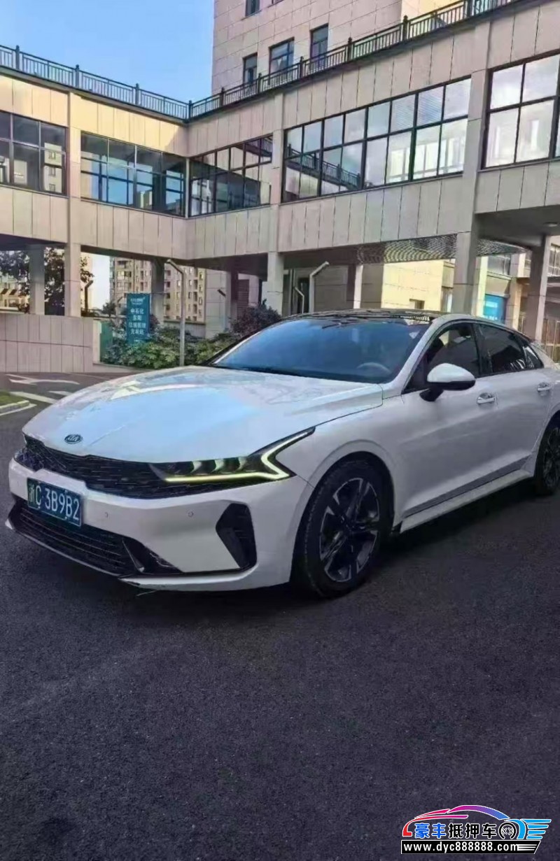 21年起亚K5轿车抵押车出售