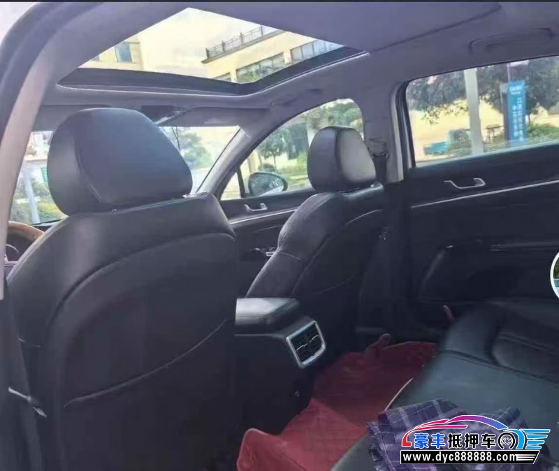 21年起亚K5轿车抵押车出售