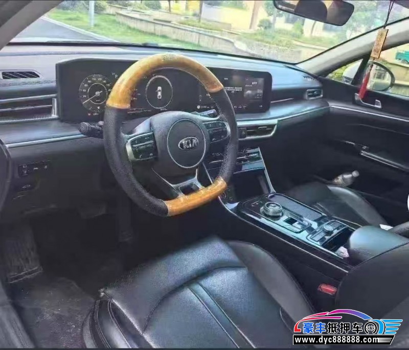 21年起亚K5轿车抵押车出售