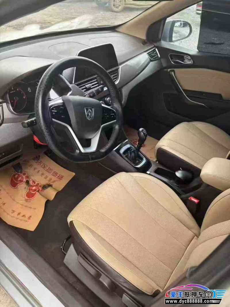 17年宝骏310轿车抵押车出售