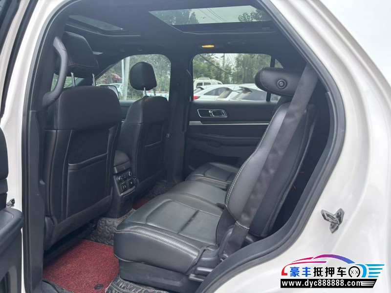 17年福特探险者轿车抵押车出售