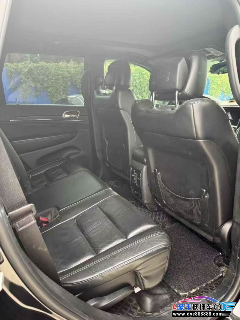 17年Jeep切诺基轿车抵押车出售