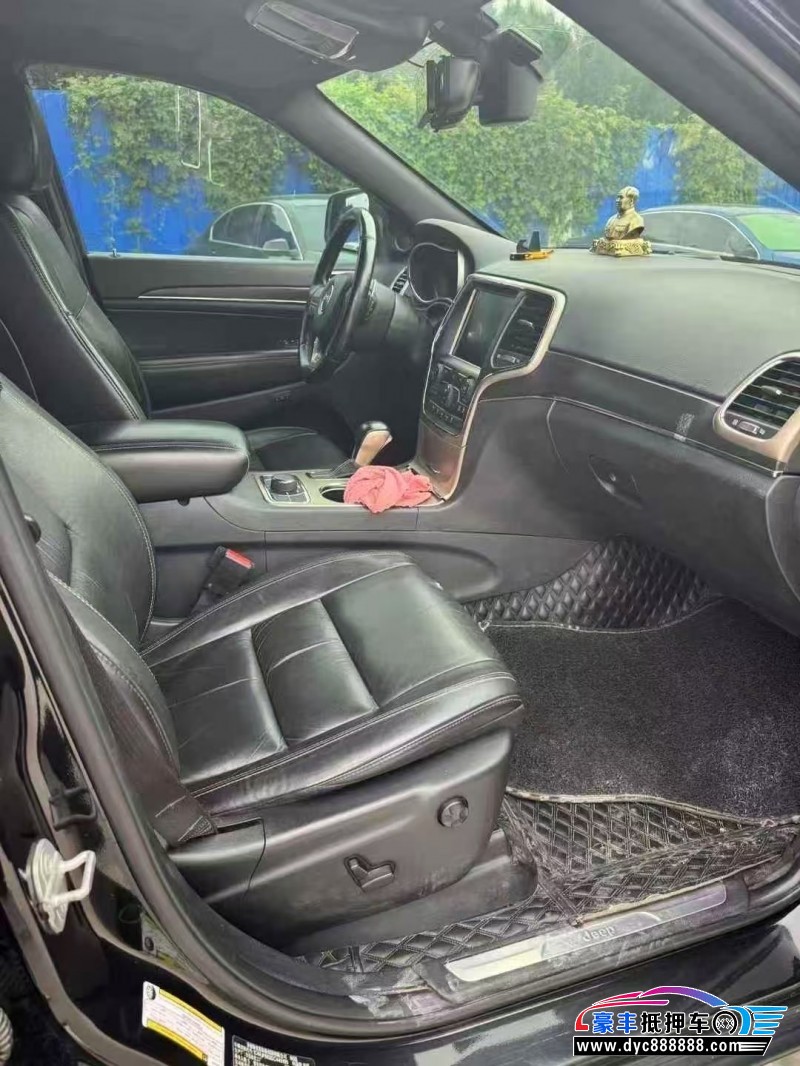 17年Jeep切诺基轿车抵押车出售