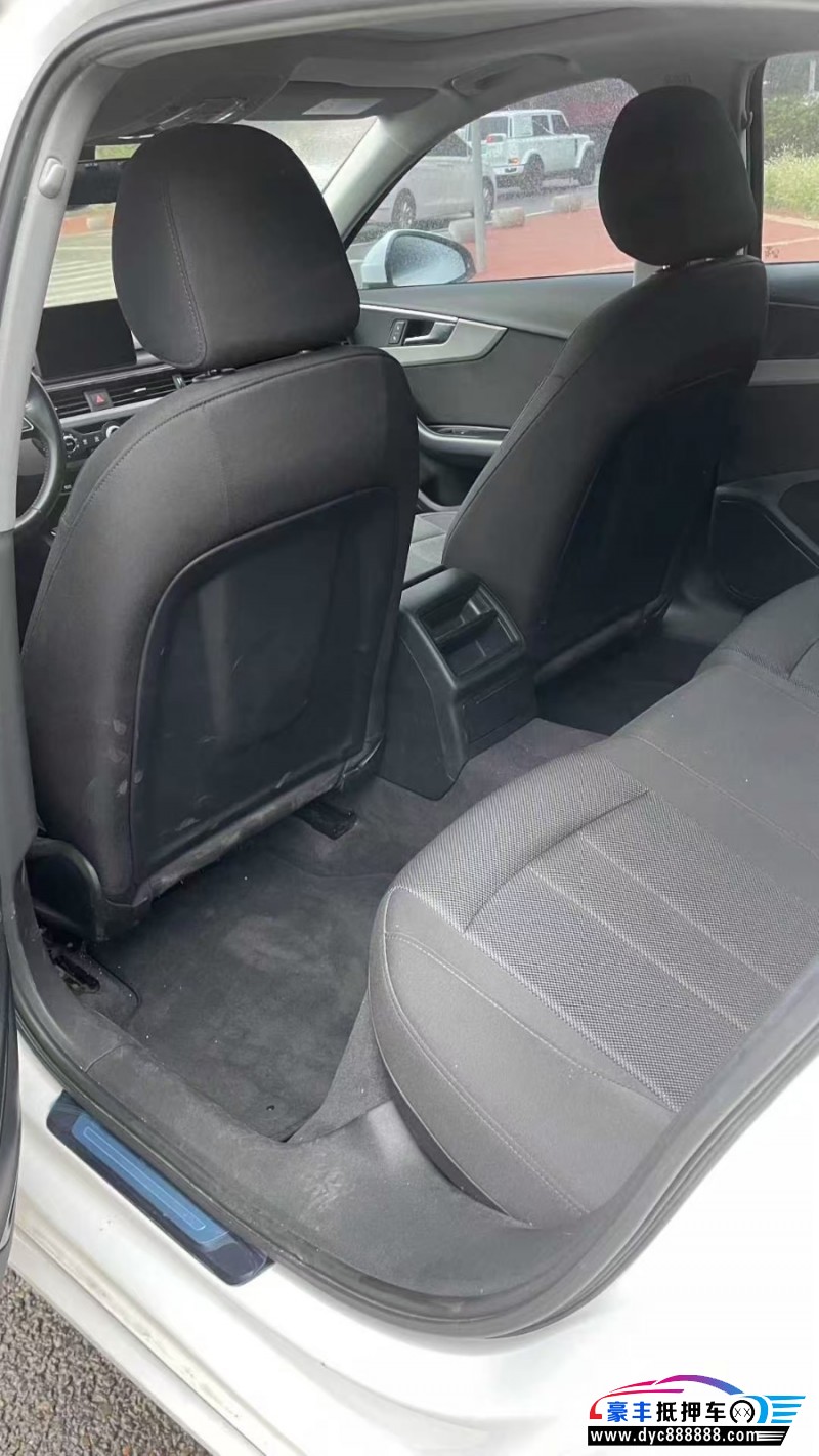 18年奥迪A4L轿车抵押车出售