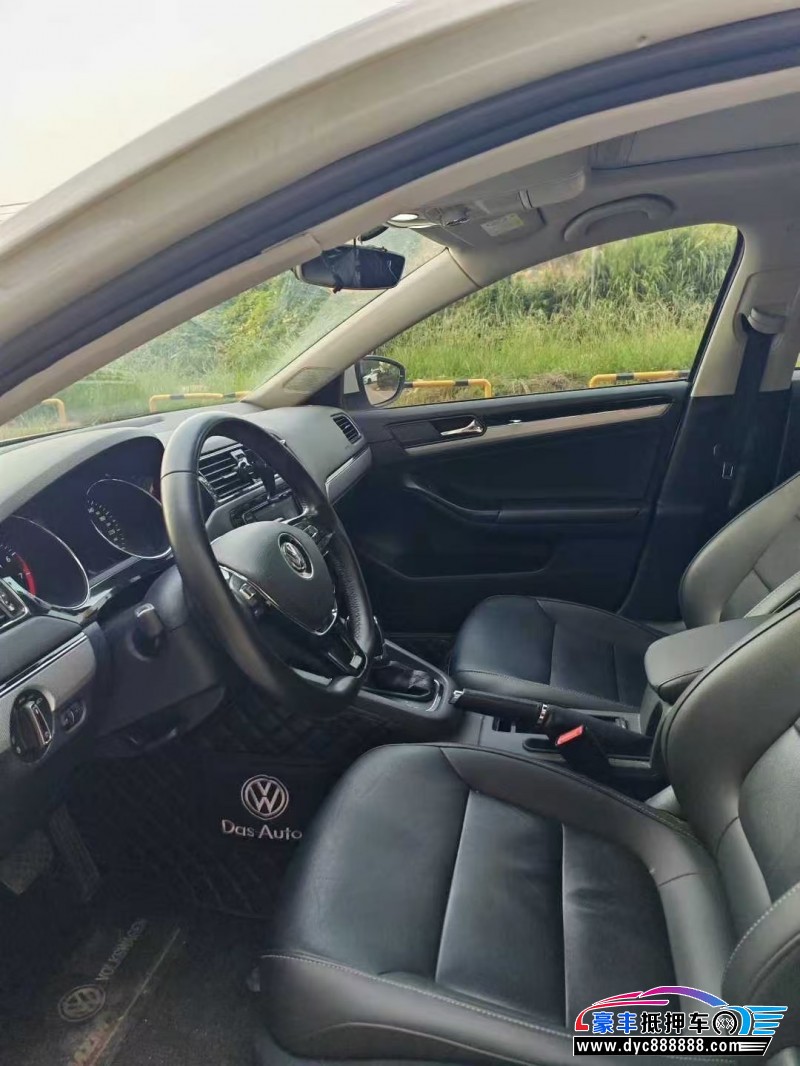 18年大众速腾轿车抵押车出售