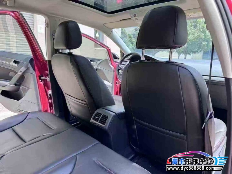 15年大众高尔夫轿车抵押车出售