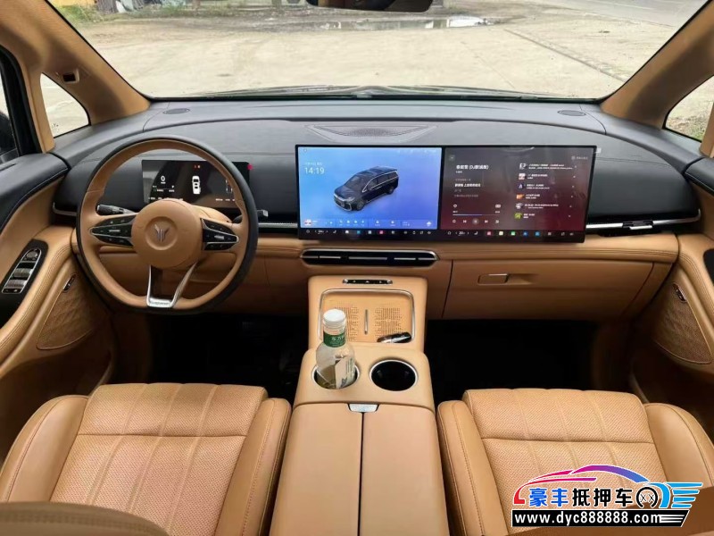 24年岚图梦想家轿车抵押车出售