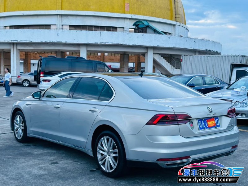 17年大众辉昂轿车抵押车出售