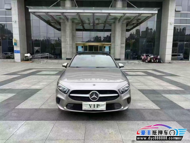 19年奔驰A轿车抵押车出售