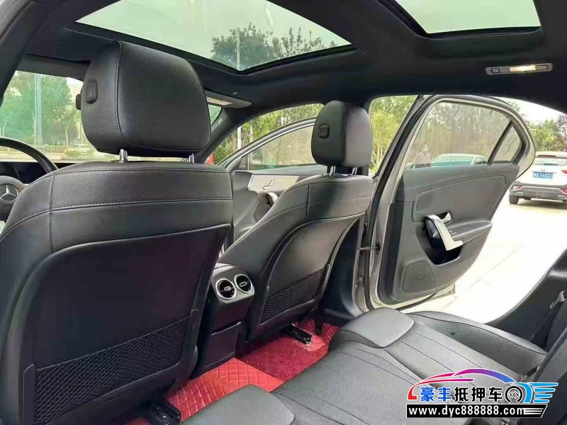 19年奔驰A轿车抵押车出售