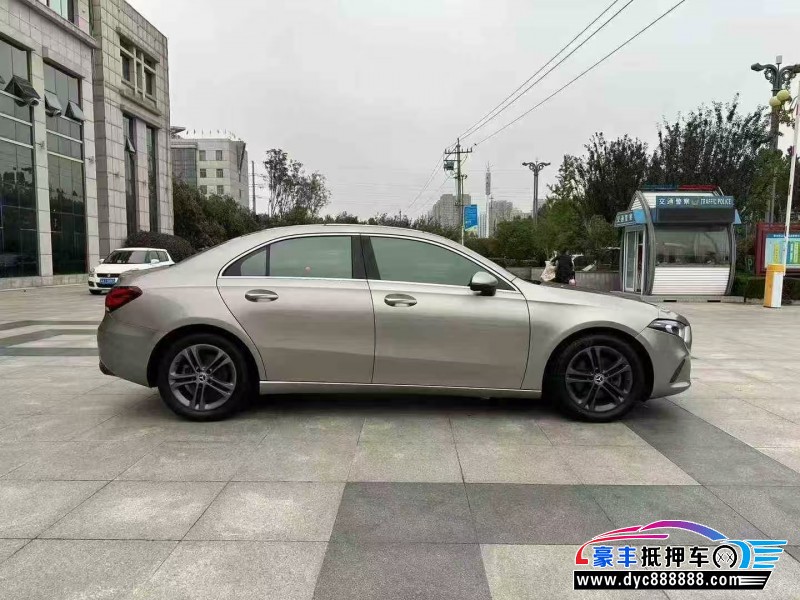 19年奔驰A轿车抵押车出售