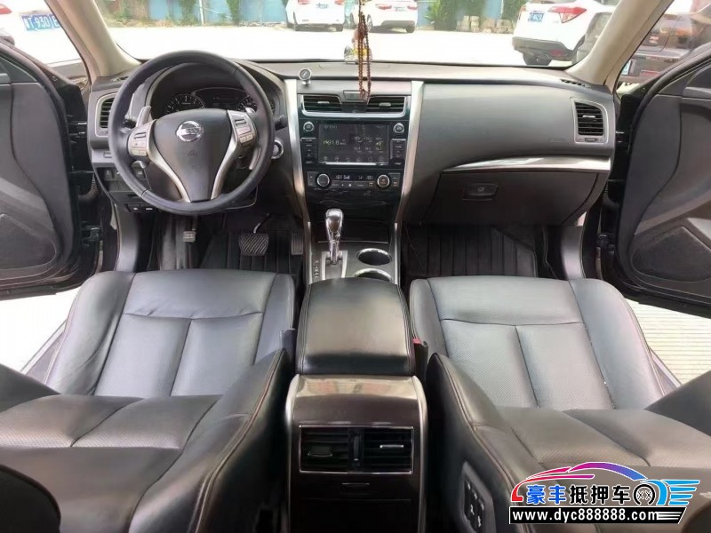 14年日产天籁轿车抵押车出售