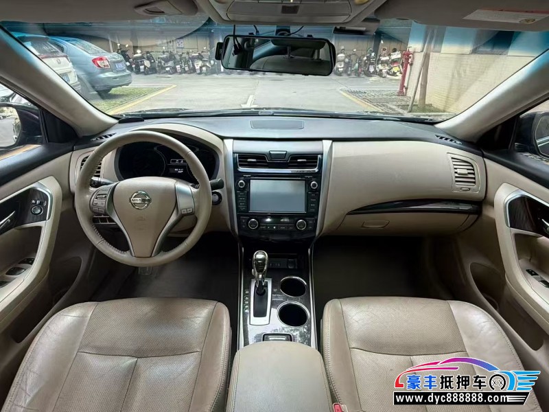 15年日产天籁轿车抵押车出售