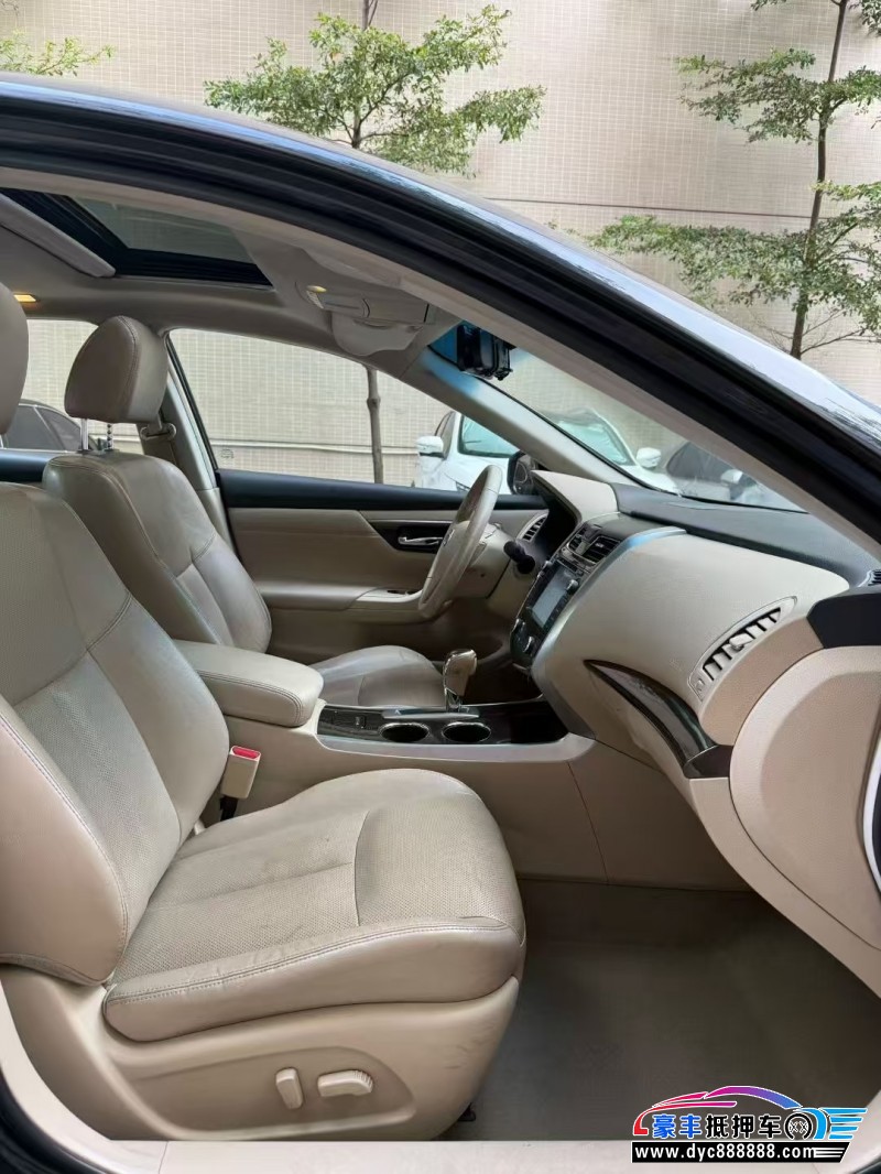 15年日产天籁轿车抵押车出售