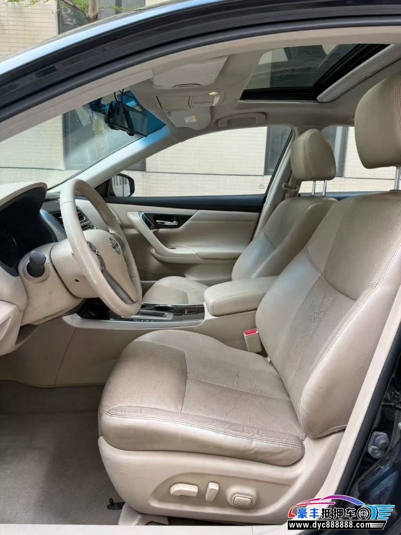 15年日产天籁轿车抵押车出售