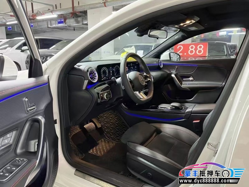 24年奔驰A轿车抵押车出售