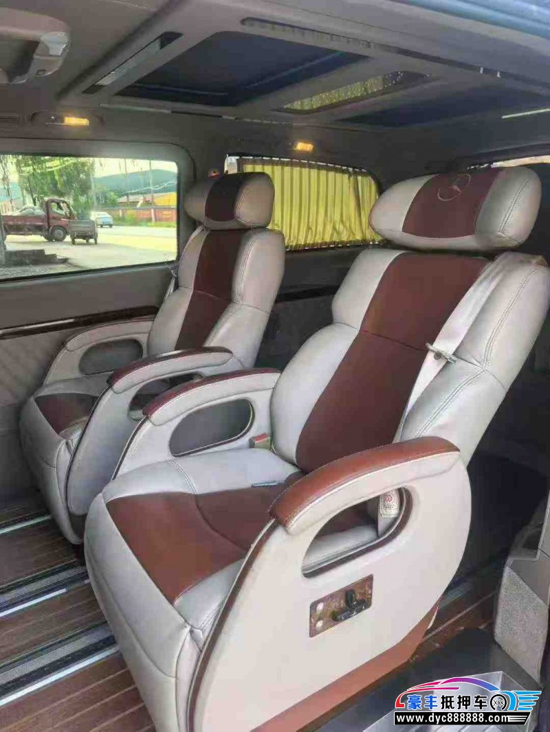 14年奔驰威霆轿车抵押车出售