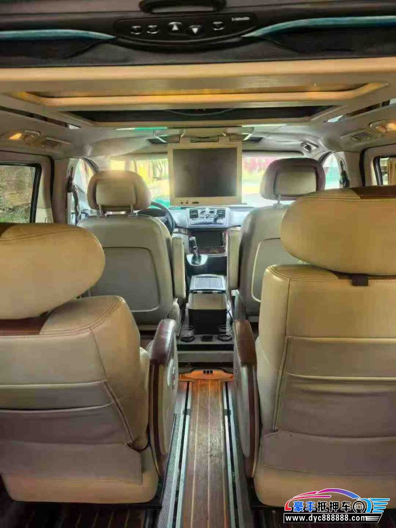 14年奔驰威霆轿车抵押车出售