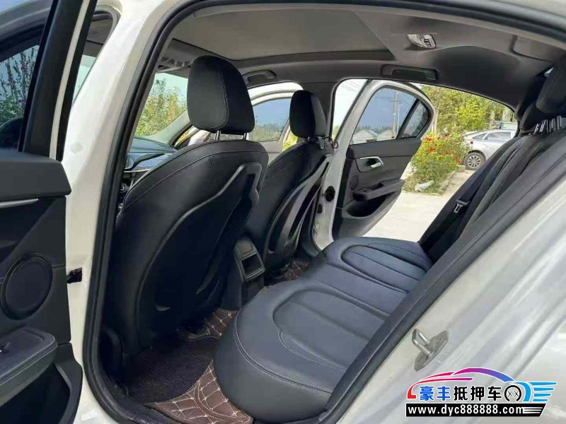 19年宝马1系轿车抵押车出售