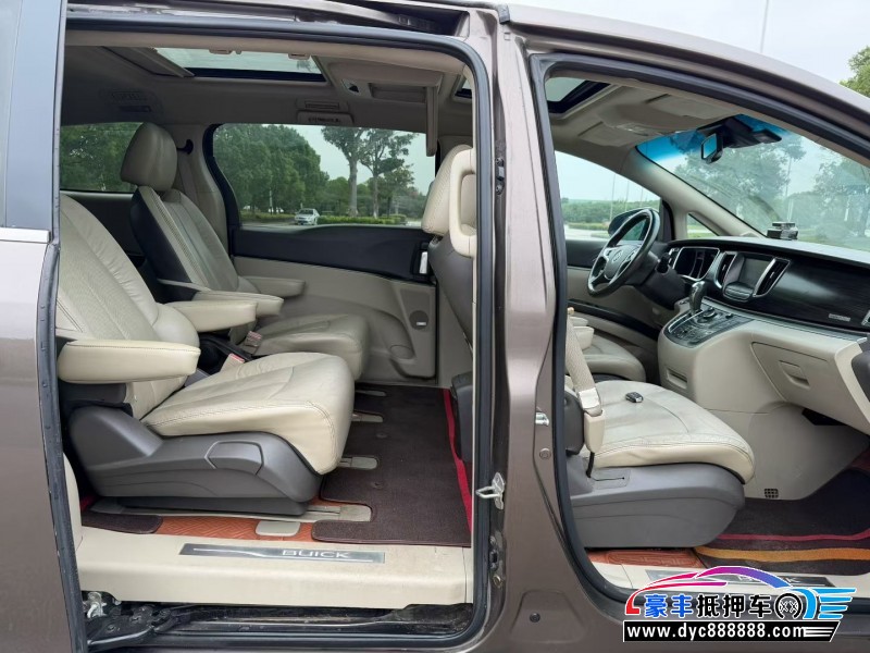 11年别克GL8轿车抵押车出售