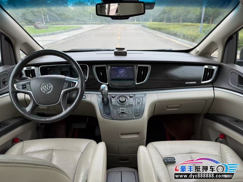 11年别克GL8轿车抵押车出售