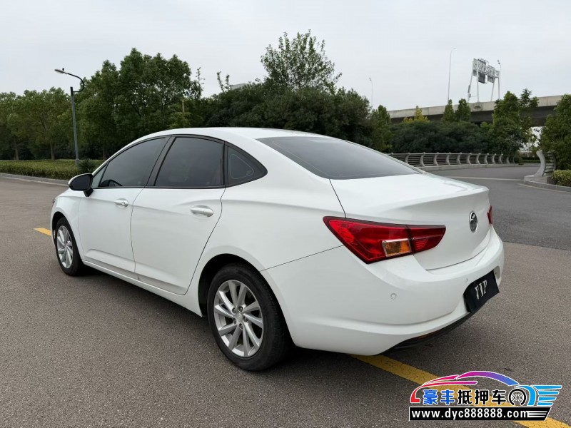 18年别克威朗轿车抵押车出售