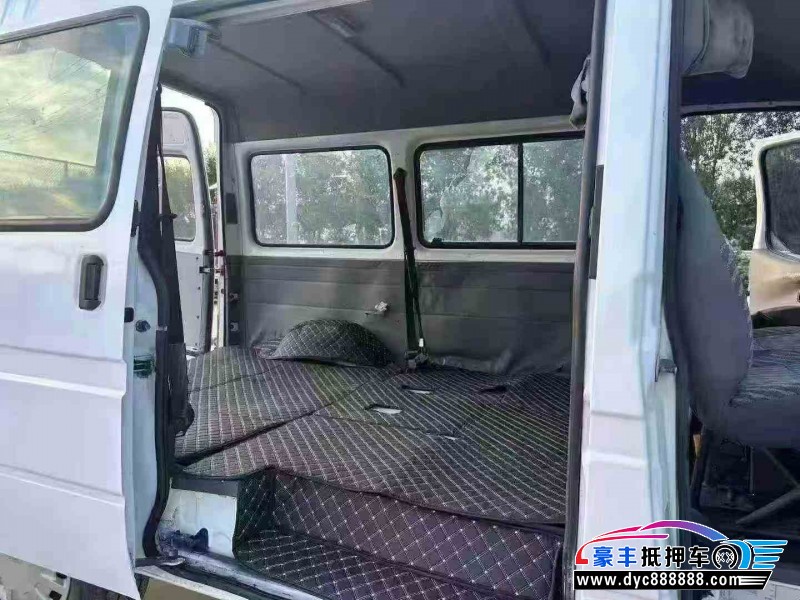 13年福特全顺轿车抵押车出售