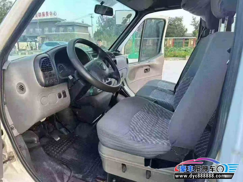 13年福特全顺轿车抵押车出售