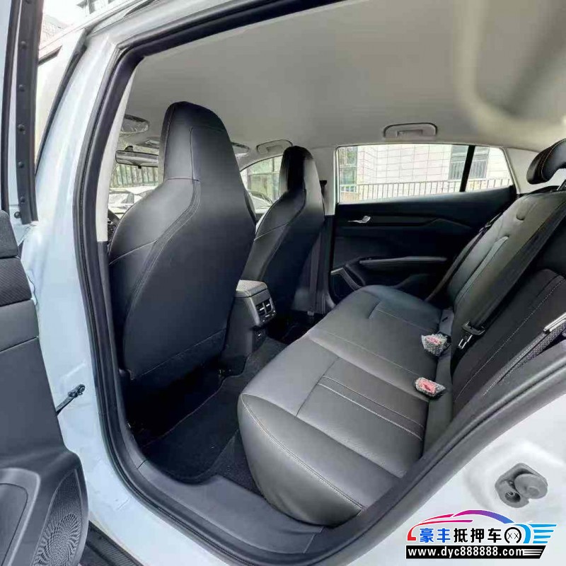 25年东风风神奕炫轿车抵押车出售