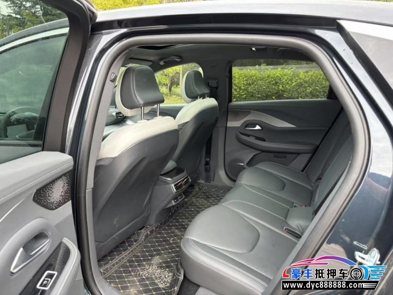 25年极狐阿尔法S轿车抵押车出售