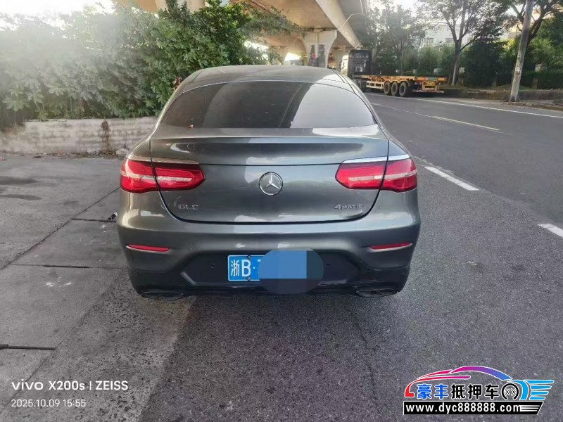 17年奔驰GLC轿车抵押车出售