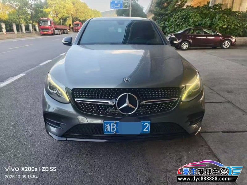 17年奔驰GLC轿车抵押车出售