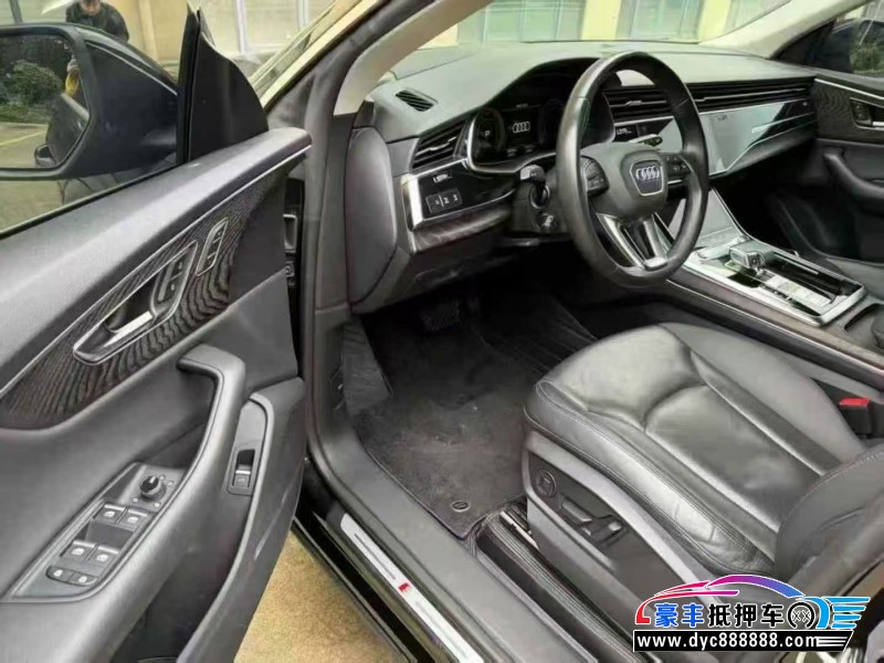 22年奥迪Q8轿车抵押车出售