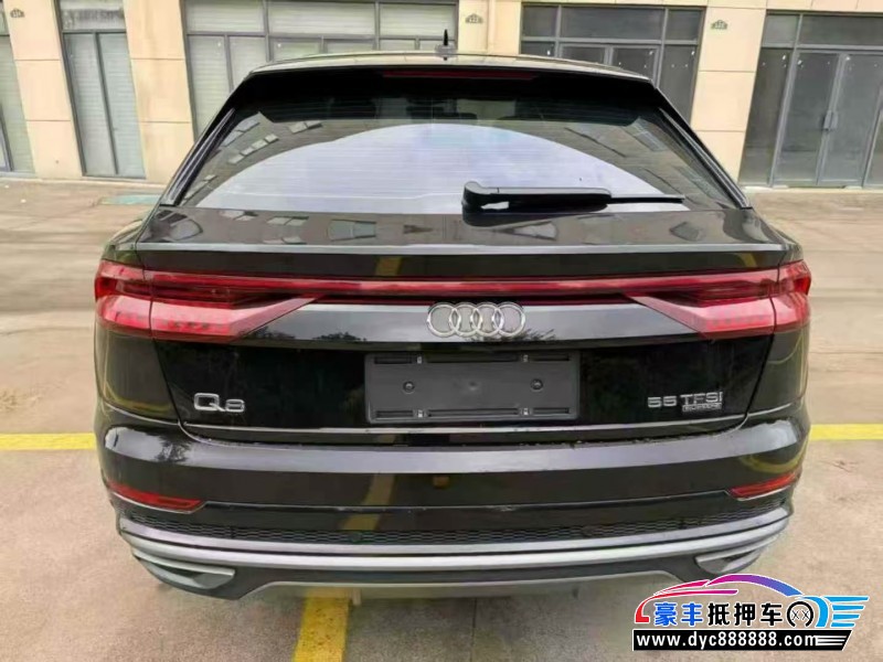 22年奥迪Q8轿车抵押车出售